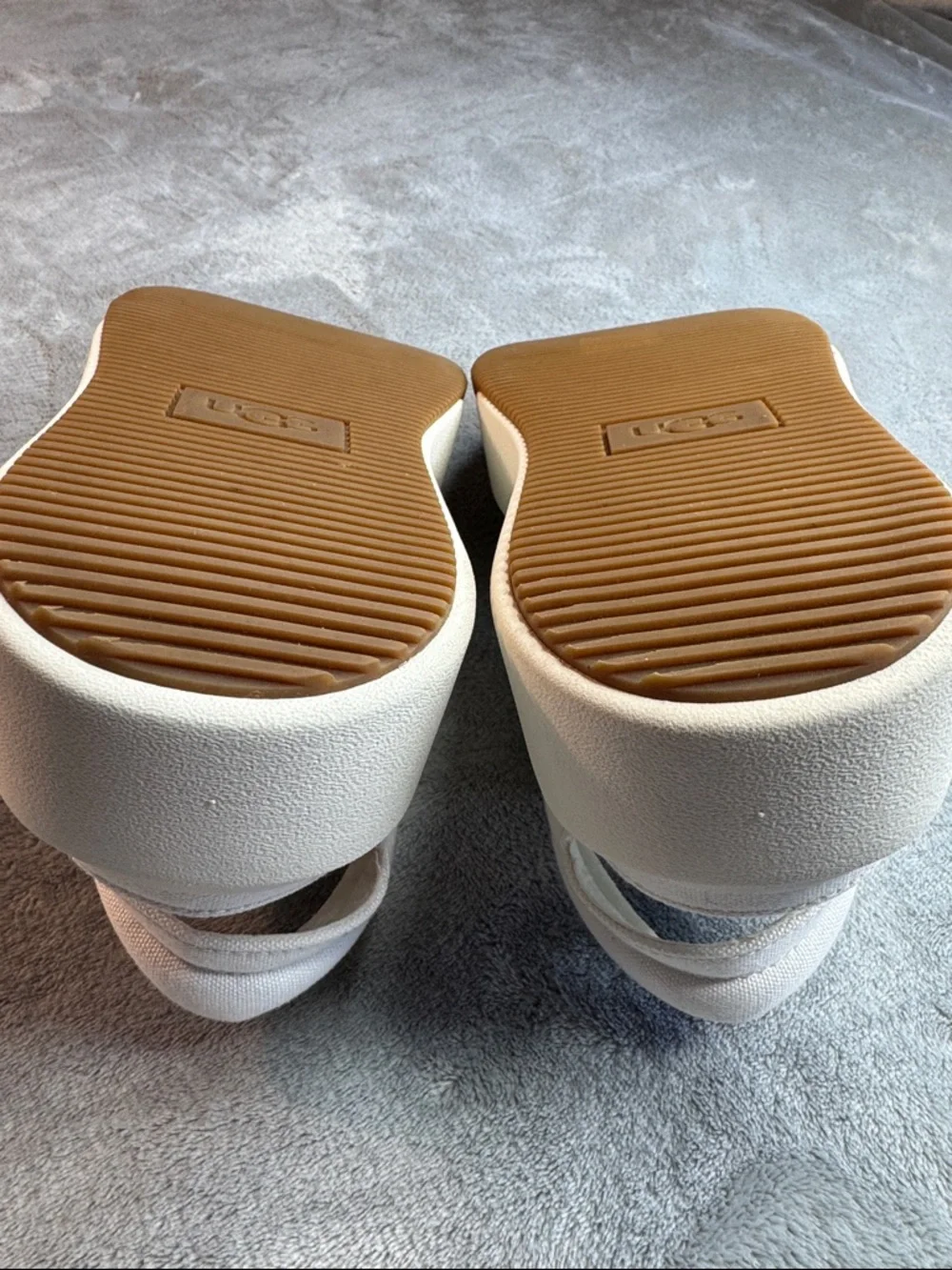 NWOT UGG Ez-Duzzit T-Strap Sneakers - Picture 6 of 12